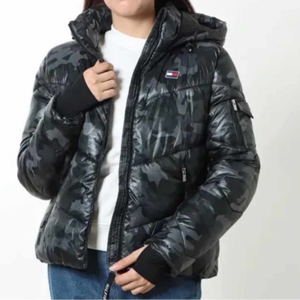 Tommy Hilfiger black and gray camo pattern hooded puffer jacket. Size L